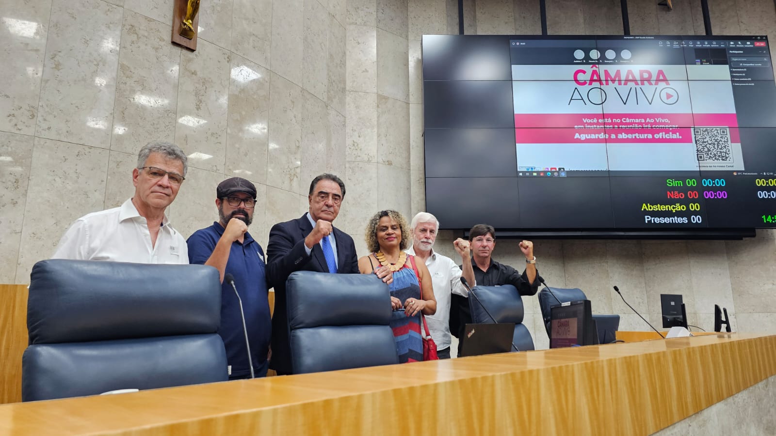 Vereadores se reúnem com representantes da SABESP para buscarem informações  sobre quais foram as providências adotadas quanto as alegações de  contaminação da água – Câmara Municipal de São Roque