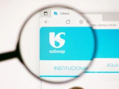 Sabesp privatizada destaca lucro, mas silencia sobre a crise hídrica, a água suja e torneiras vazias